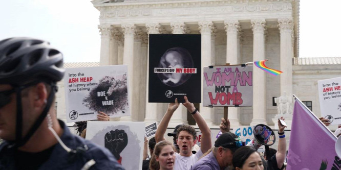 Fél évszázados abortuszszabályozásnak ment neki az amerikai Legfelsőbb Bíróság