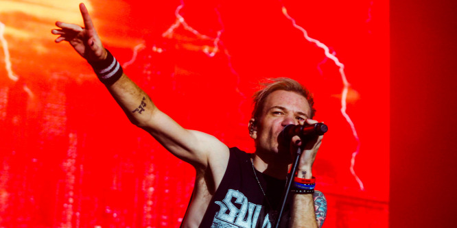 A halálból tért vissza a punk-rock sztár, hogy leigázza a VOLT Fesztivált