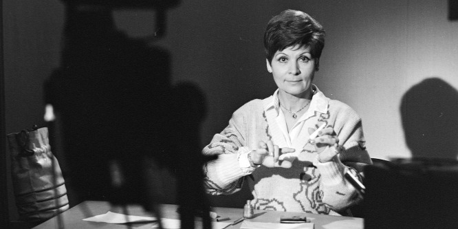 Agyműtétjéről mesél a legendás magyar tévébemondó - Videó