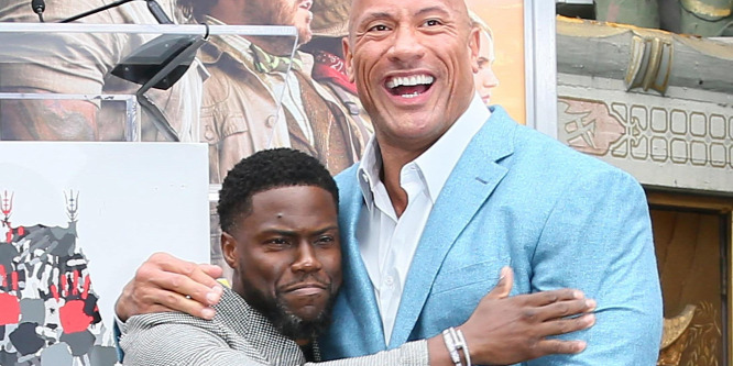 Egy fejjel alacsonyabb kollégájával pofozkodott Dwayne Johnson - videó