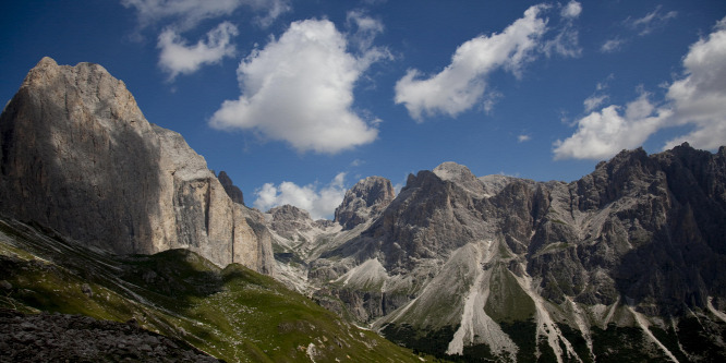 Szörnyethalt egy brit nő túrázás közben a Dolomitokban