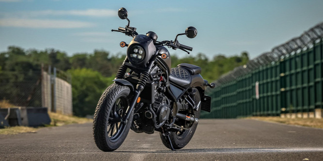 Megfizethető elixír az életközépi válságra - Honda CMX500 Rebel teszt
