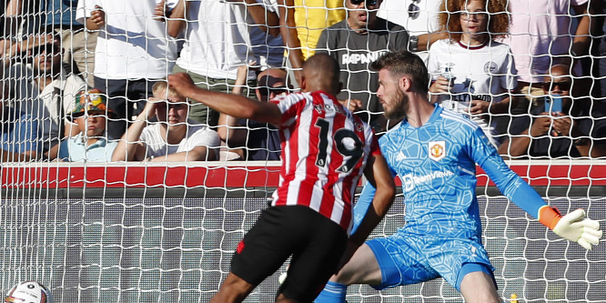 Erik Ten Hag megvédte a kétszer is óriásit hibázó David De Geát