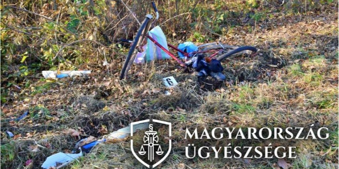 Ködben és sötétben próbált előzni egy sofőr, és összeütközött egy biciklissel
