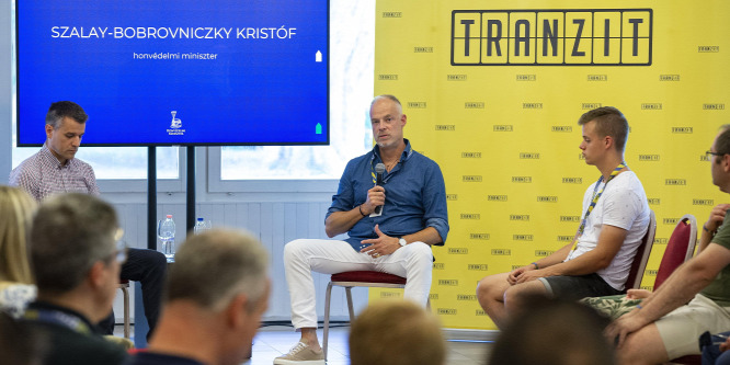 Szalay-Bobrovniczky Kristóf: Két biztonsági kihívás is éri egyszerre Magyarországot