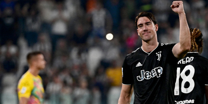 Óriási szabadrúgásgólt lőtt a Juventus szerb sztárfocistája - videó