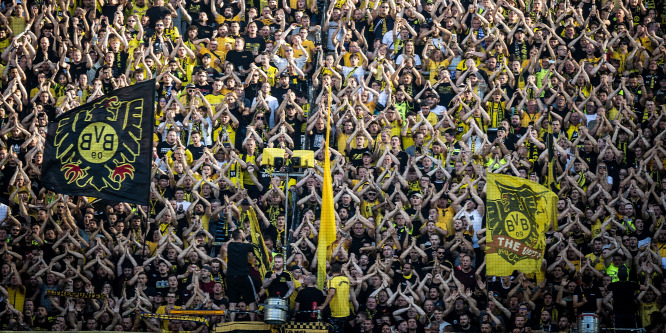 A Dortmund hererákkal küzdő focistája a helyszínen szurkolt csapata BL-meccsén - kép