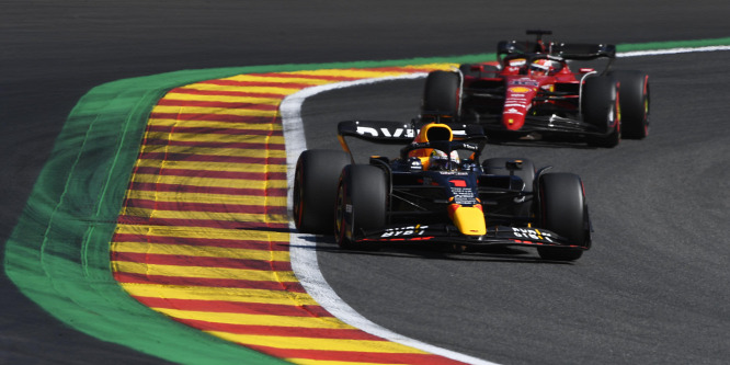 Leclerc elmondta, mikor adta fel a Verstappen elleni bajnoki harcot