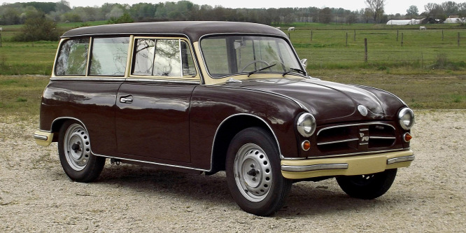 Csomagtérajtó volt az ős-Trabant luxusa - AWZ P70 Kombi (1958) veteránteszt