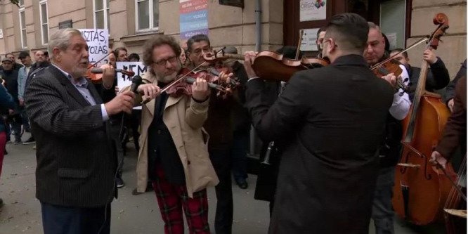 Pikó András ellen tüntettek a józsefvárosi romák - videó