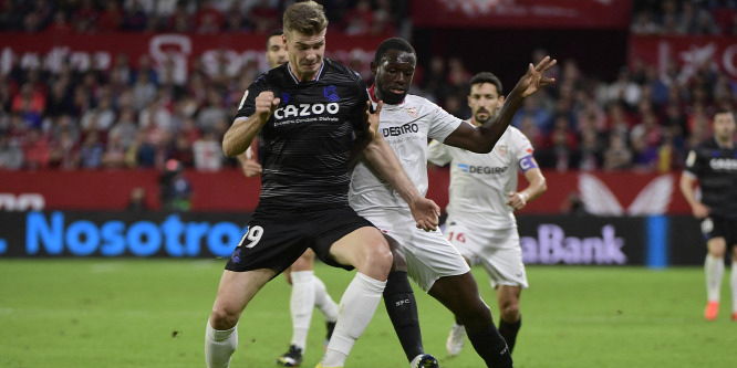 Brutális talpalás miatt a Barcelona és a Bayern egykori focistája is piros lapot kapott