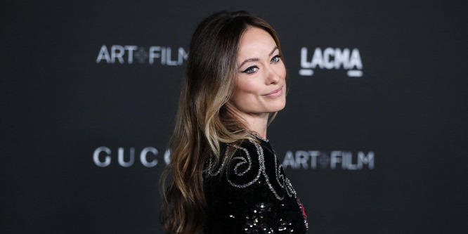 Olivia Wilde melltartó nélkül, fekete csipkés ruhában jelent meg egy díjátadón (18+)