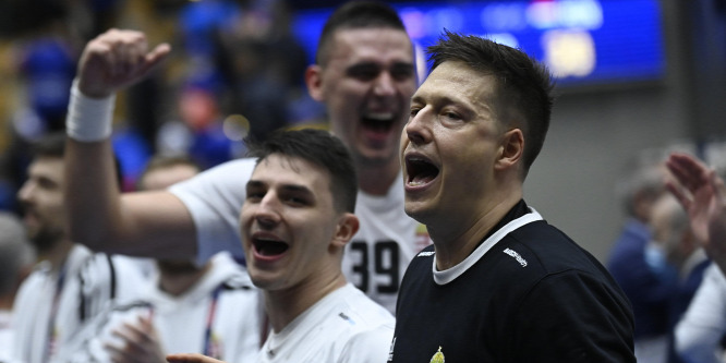 Kínosan magyarázkodó izlandiak a magyar csodagyőzelem után, bírói bundabotrány, meztelenkedő sportolónők