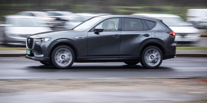 Divatos a zöld rendszámmal, de inkább kivárnánk a dízelt – Mazda CX-60 2.5 E-Skyactiv PHEV-teszt