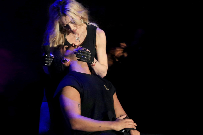 Drake Konyorgott Madonna Vadra Sikerult Csokjaert Drake Konyorgott Madonna Vadra Sikerult Csokjaert