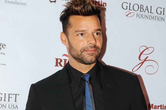 90 ezer dollárt ért Ricky Martin csókja egy rajongónak