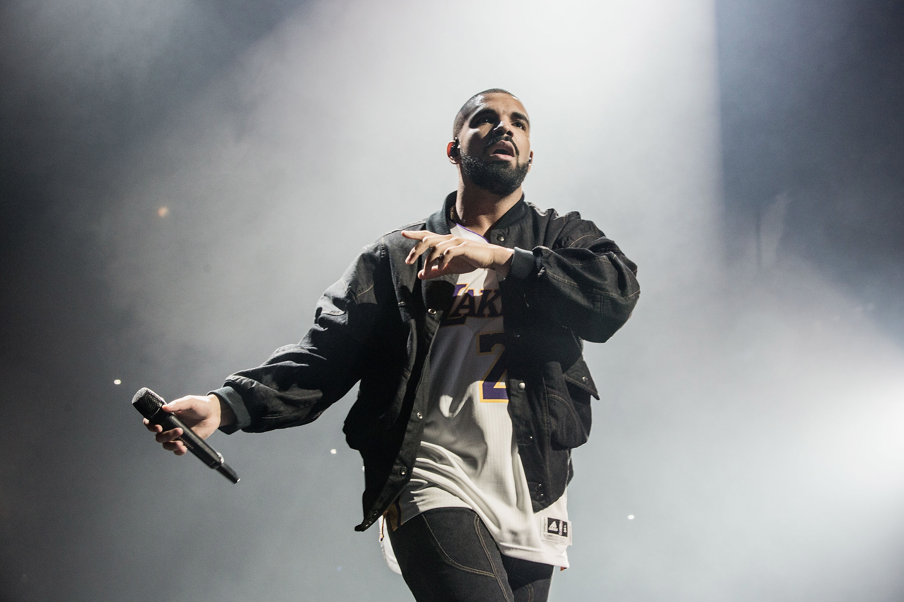 van rihanna randevú drake