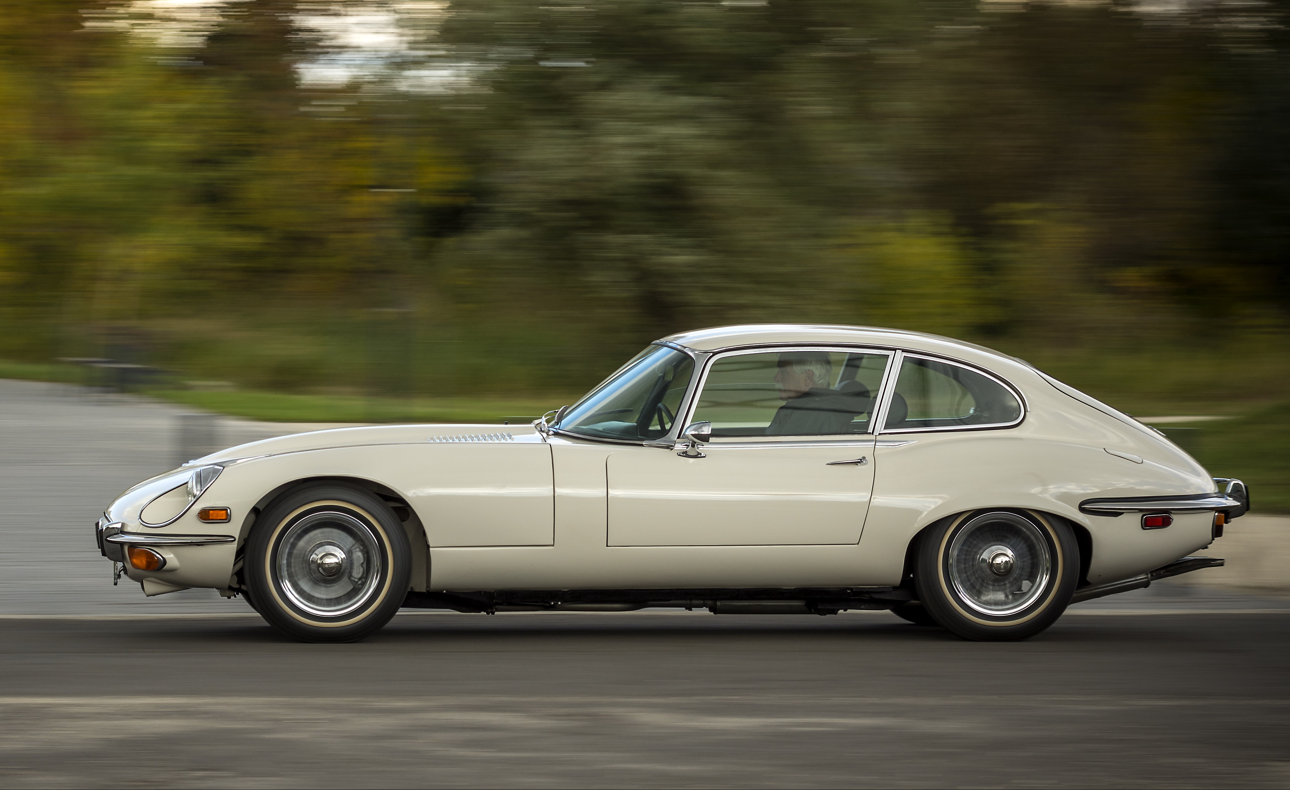 Csengetett, Mylord? Jaguar EType V12 Coupeteszt