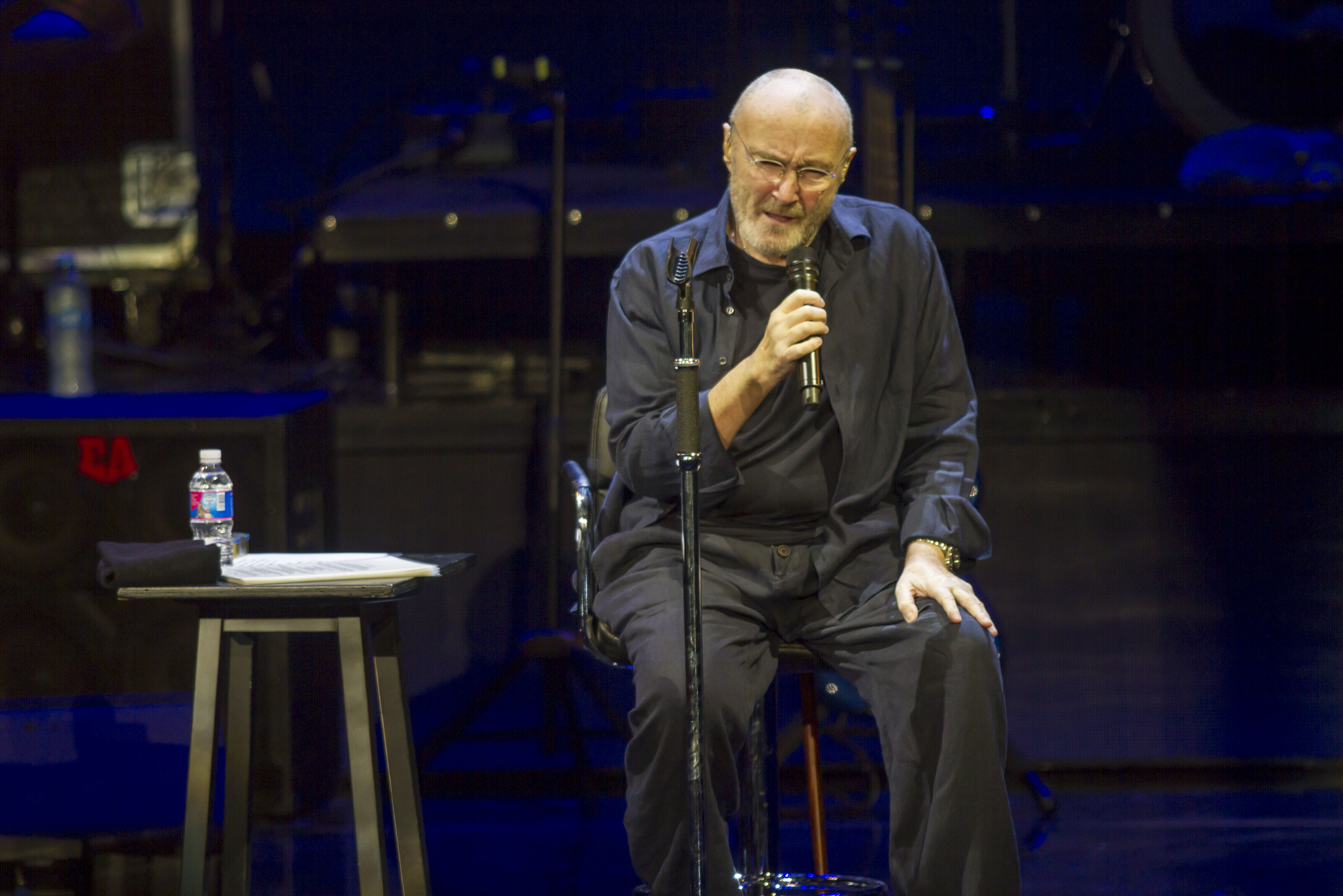 Utcára került Phil Collins harmadik felesége ezért lakoltatták ki