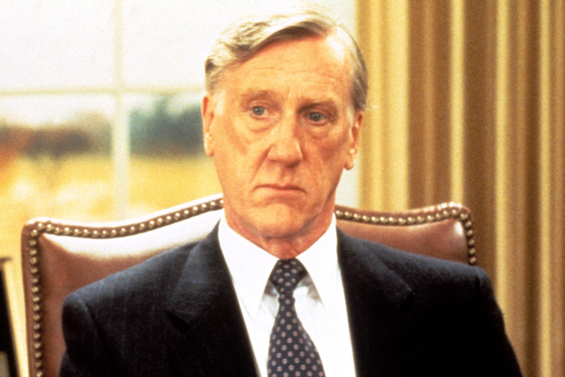 Meghalt Donald Moffat