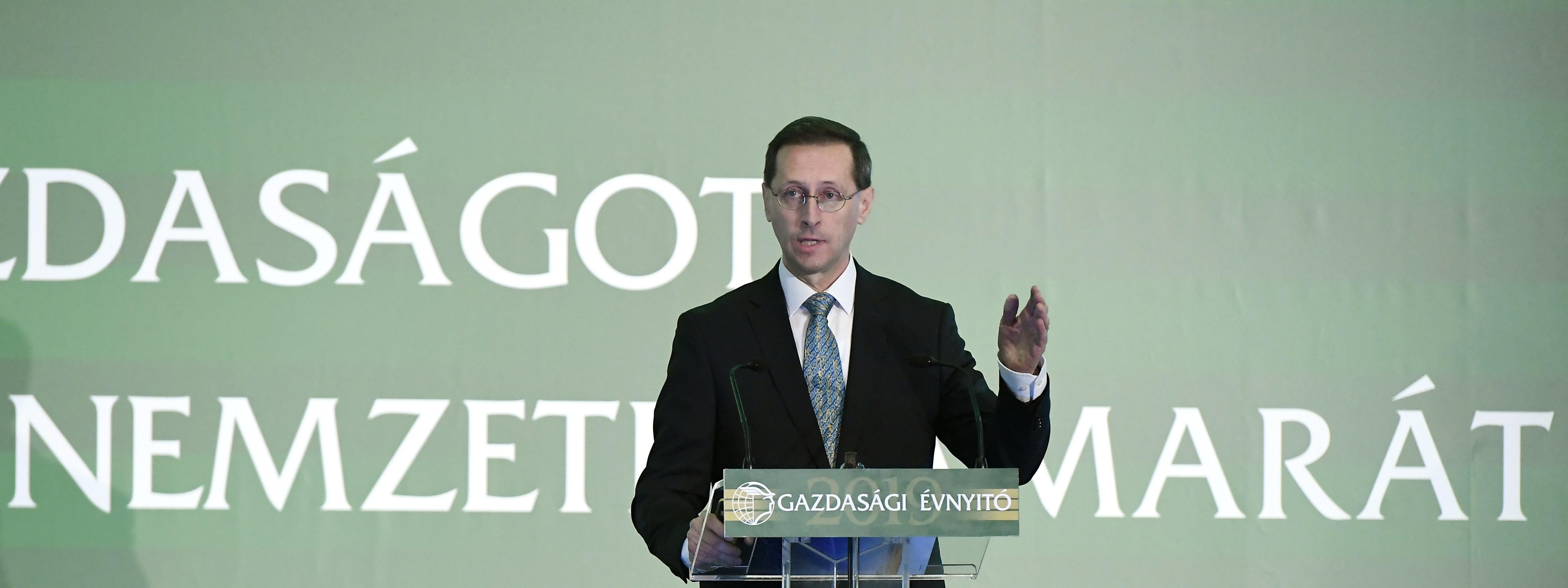 Varga Mihály Tusványoson: Új magyar brandeket kell felépíteni Varga Mihály Tusványoson: Új magyar brandeket kell felépíteni