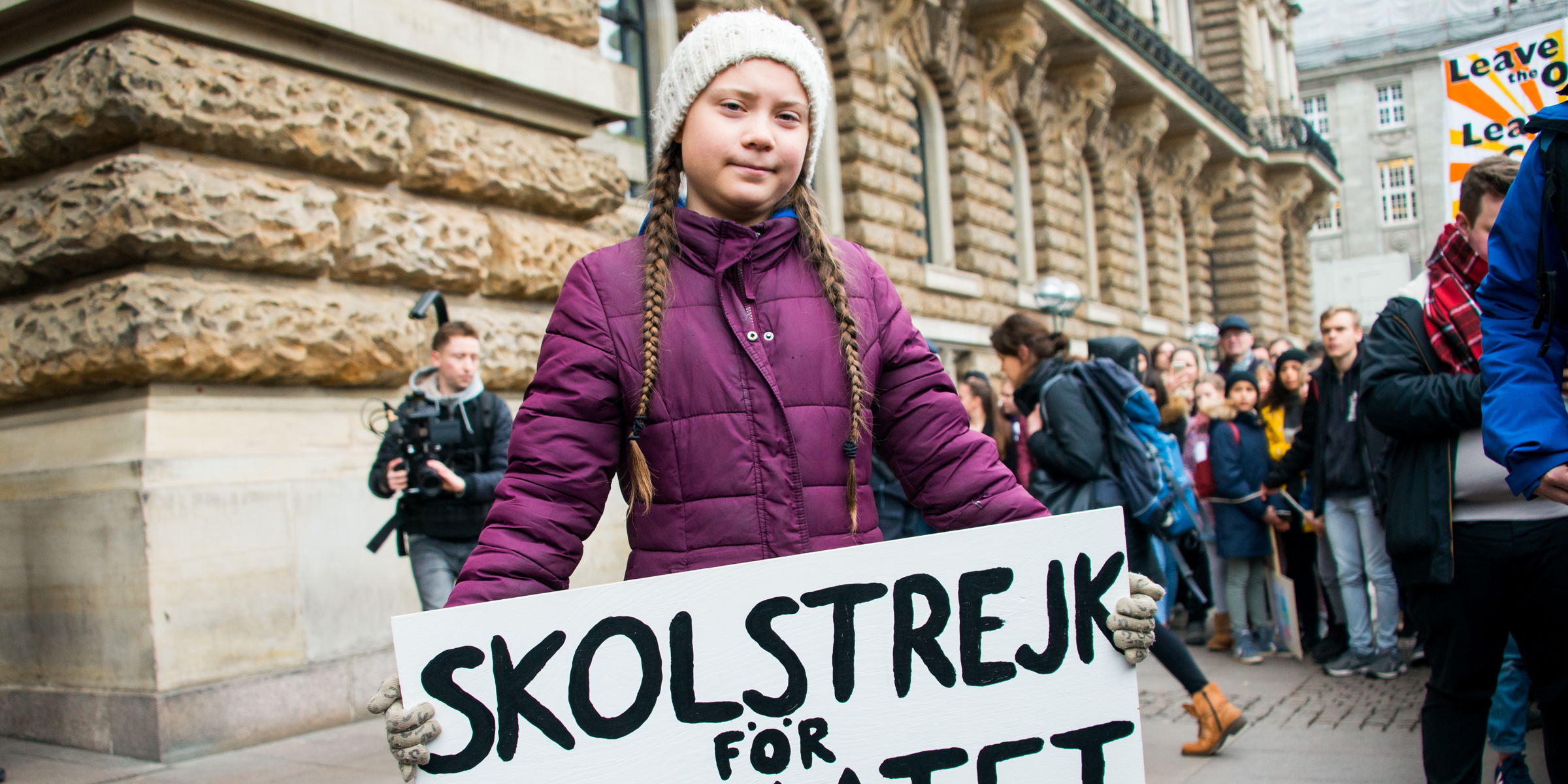 Tizenöt órán át kapaszkodott egy bójába a nyílt tengeren két fiatal nő