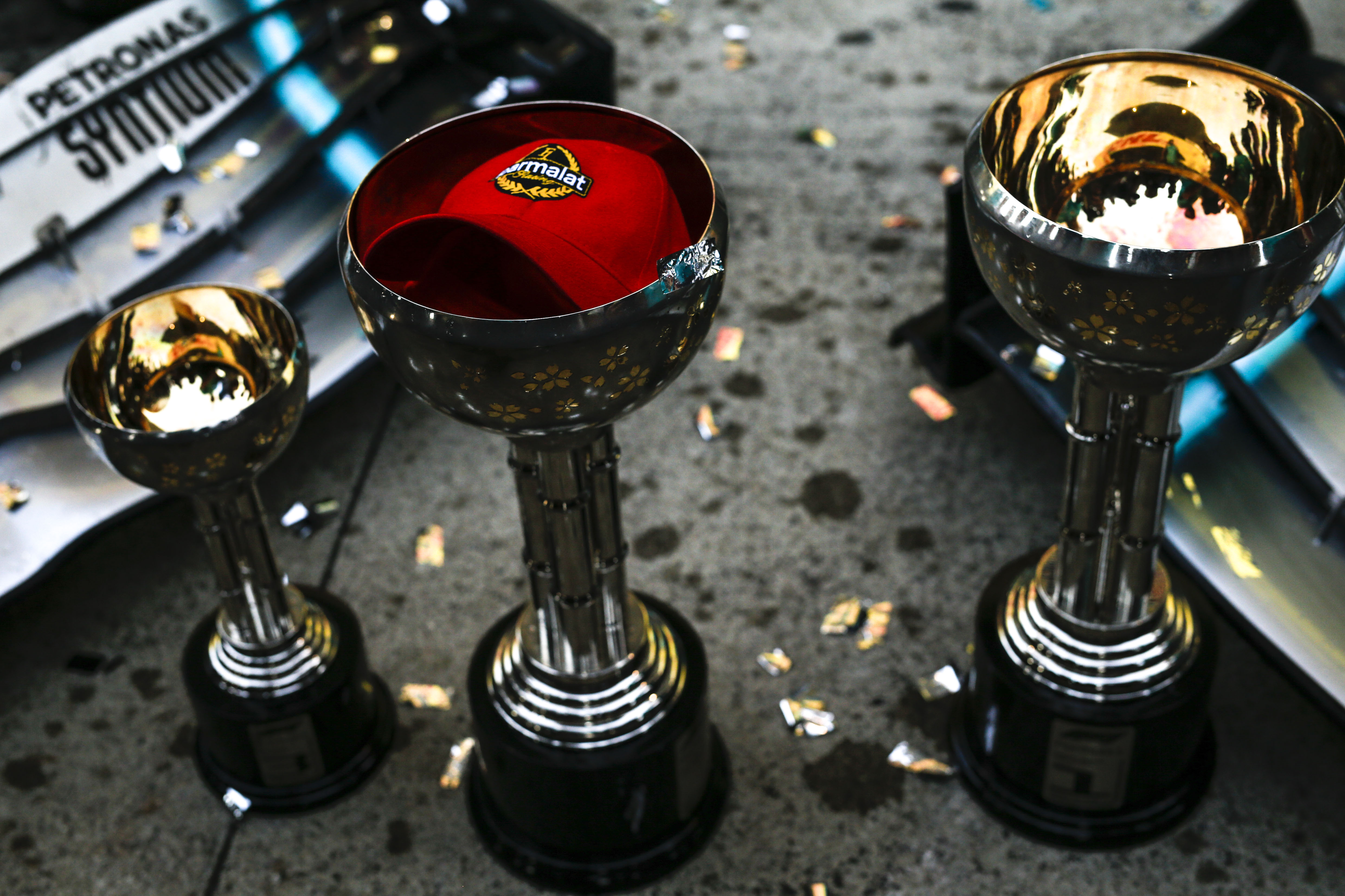 Кубок f1. Формула 1 кубок конструкторов. Кубок конструкторов формулы-1. Формула 1 кубок конструкторов. Кубок конструкторов формулы-1.