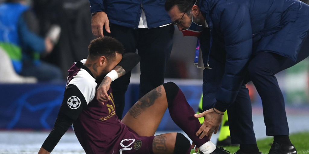 Neymar megsérült a BLben, elsírta magát a pálya mellett Neymar megsérült a BLben, elsírta magát a pálya mellett