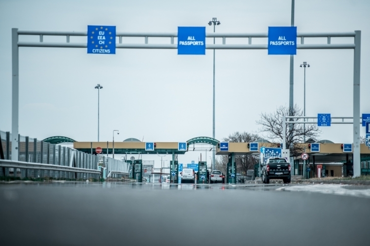 Hosszú a várakozás több határátkelőhelynél Szerbia felé