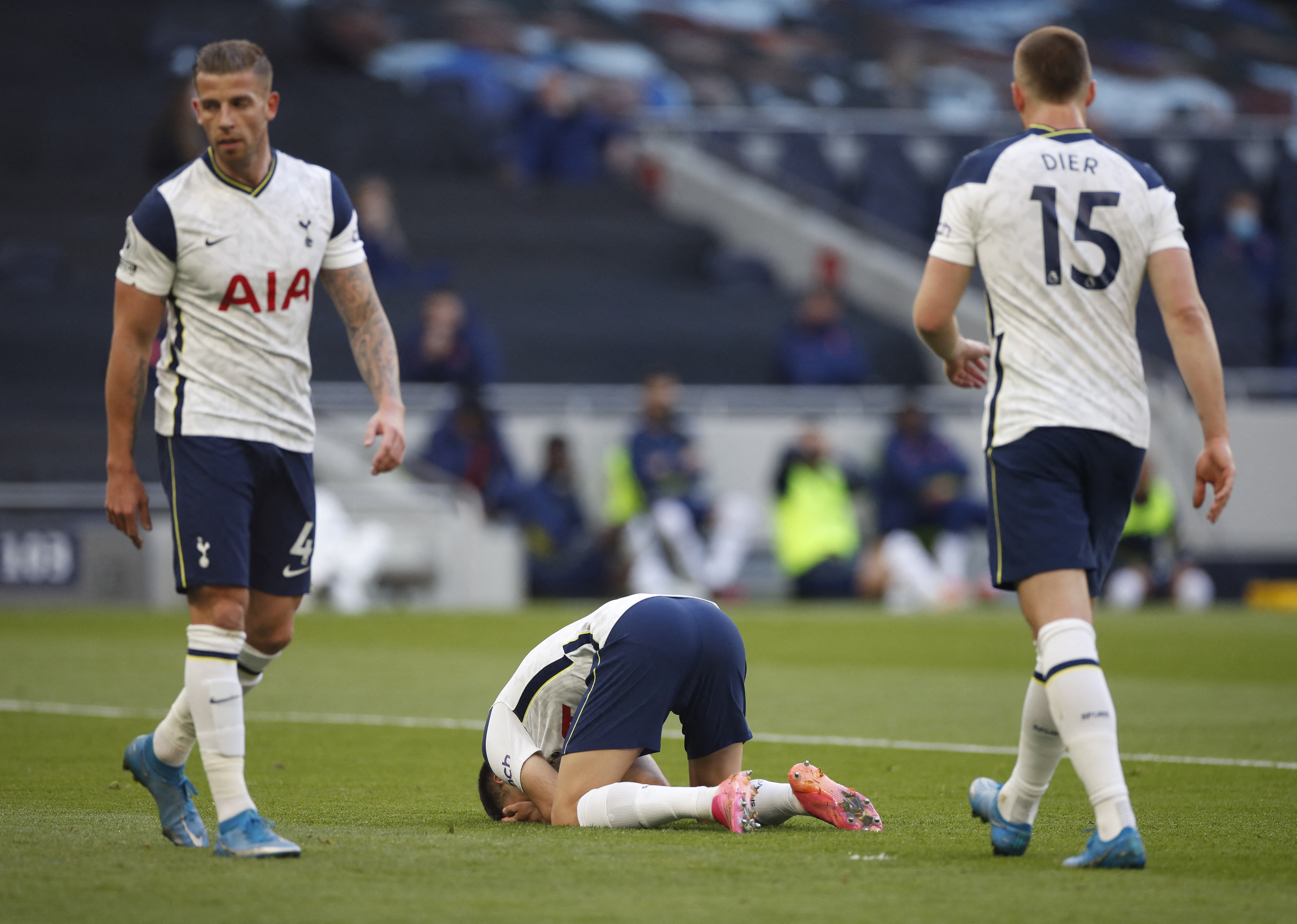 Keane. чемпионат англии тоттенхэм хотспур. футбол фото. тоттенхэм. кубок англии по футболу.