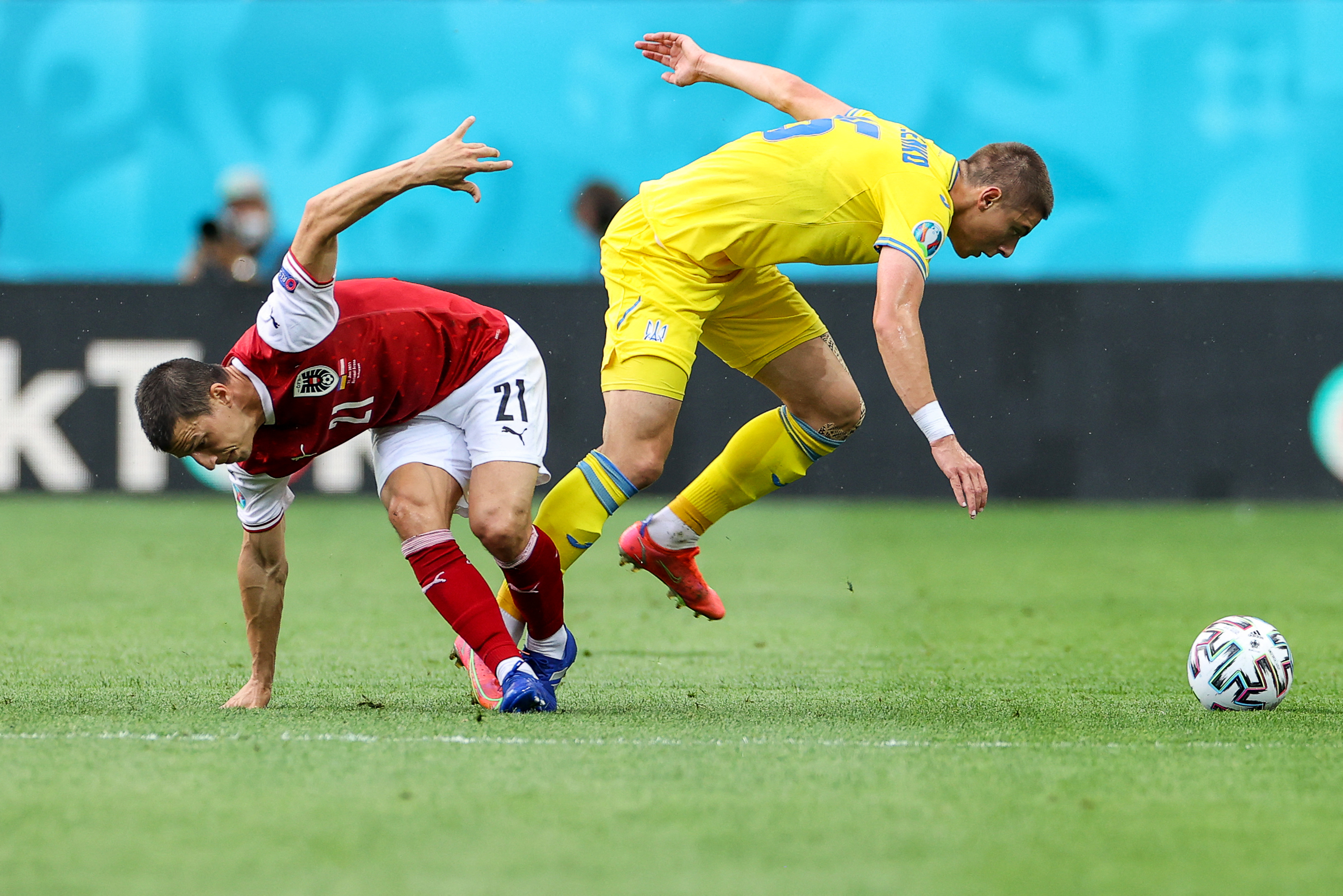 Водопад в австрии город инсбрук. Пазл австрийский дворик. Тироль альпы австрия. Паром в гальштат. Альпийские горы в австрии.