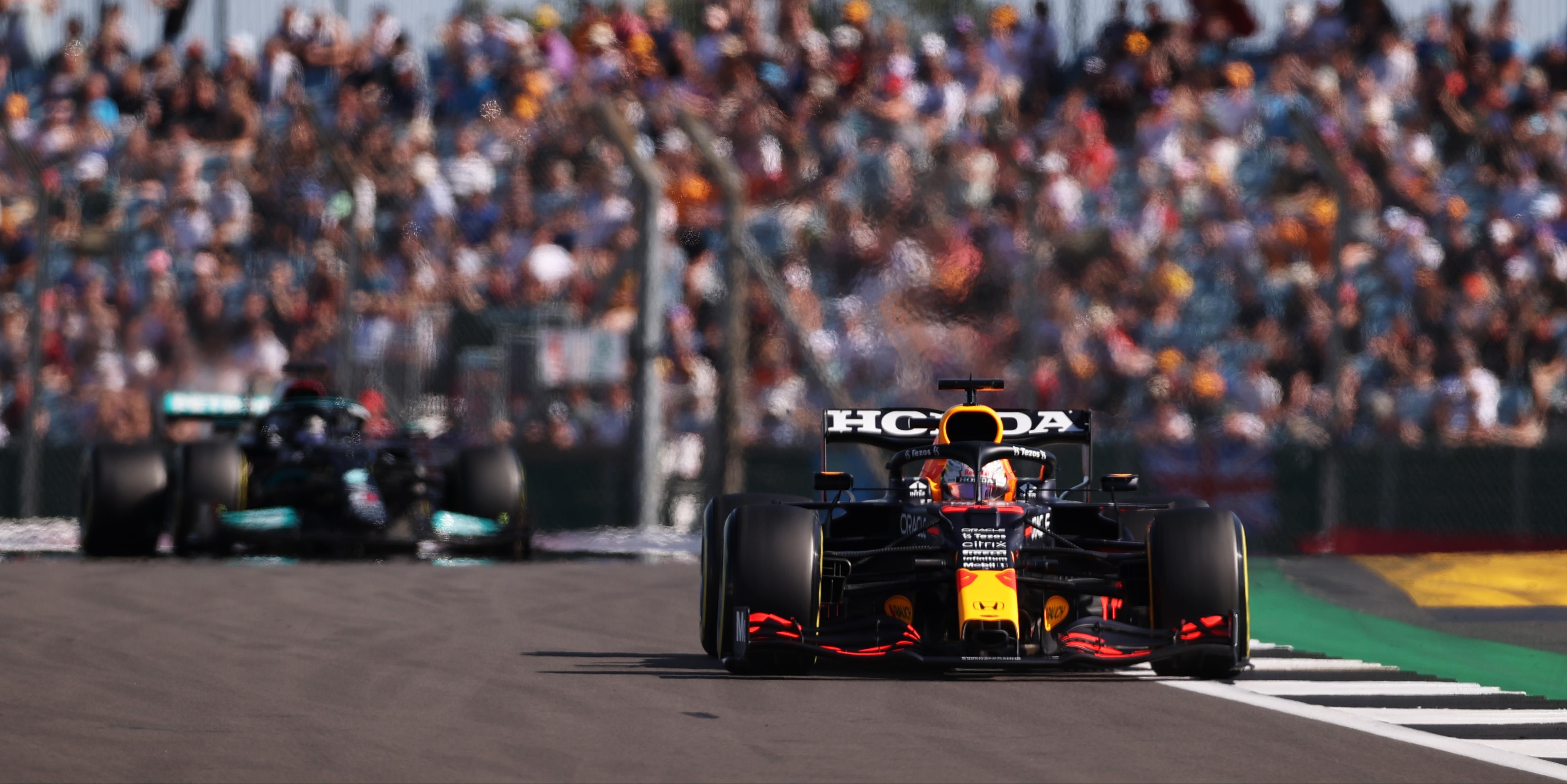 Verstappen sakkot adott, de a matt Hamiltoné is lehet Silverstone-ban - Vimarsana News