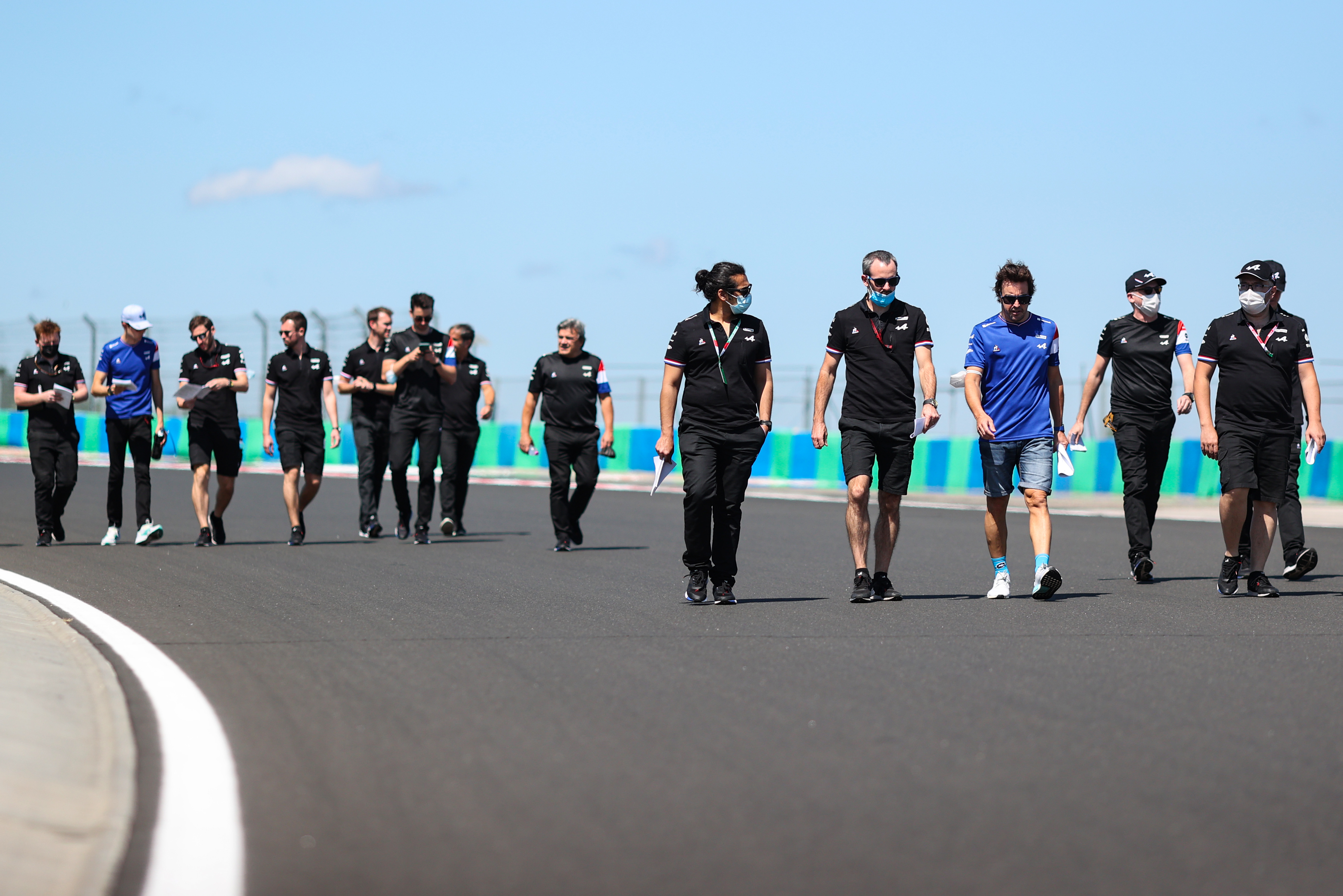 Игора картинг. Игора драйв. Игора драйв боксы. Гоночный трек игора драйв. Гоночная трасса игора.