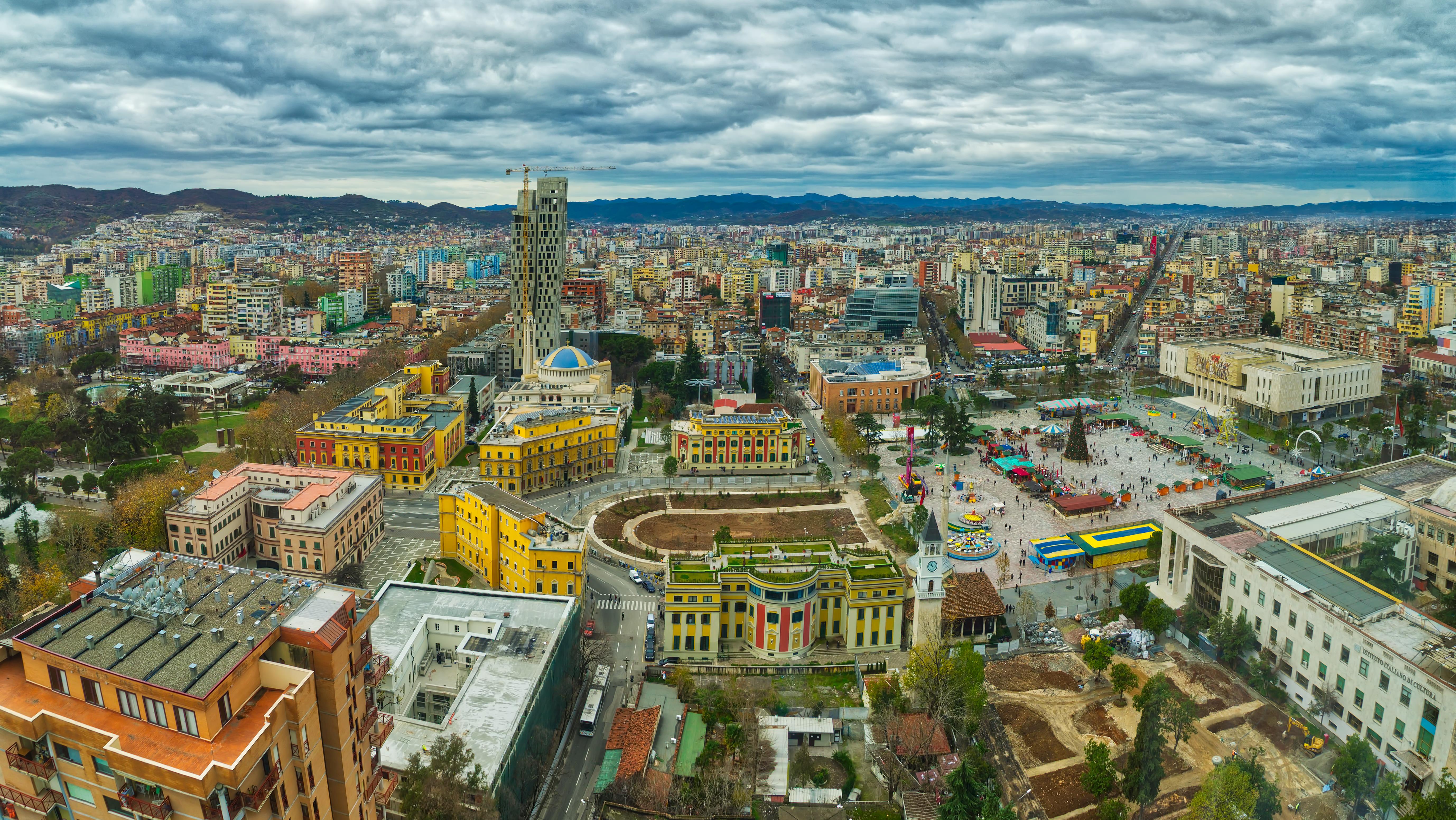 Площадь скандербега в тиране, албания. Столица албании тирана. Столица албании тирана. Албания тирана достопримечательности. Столица албании тирана.