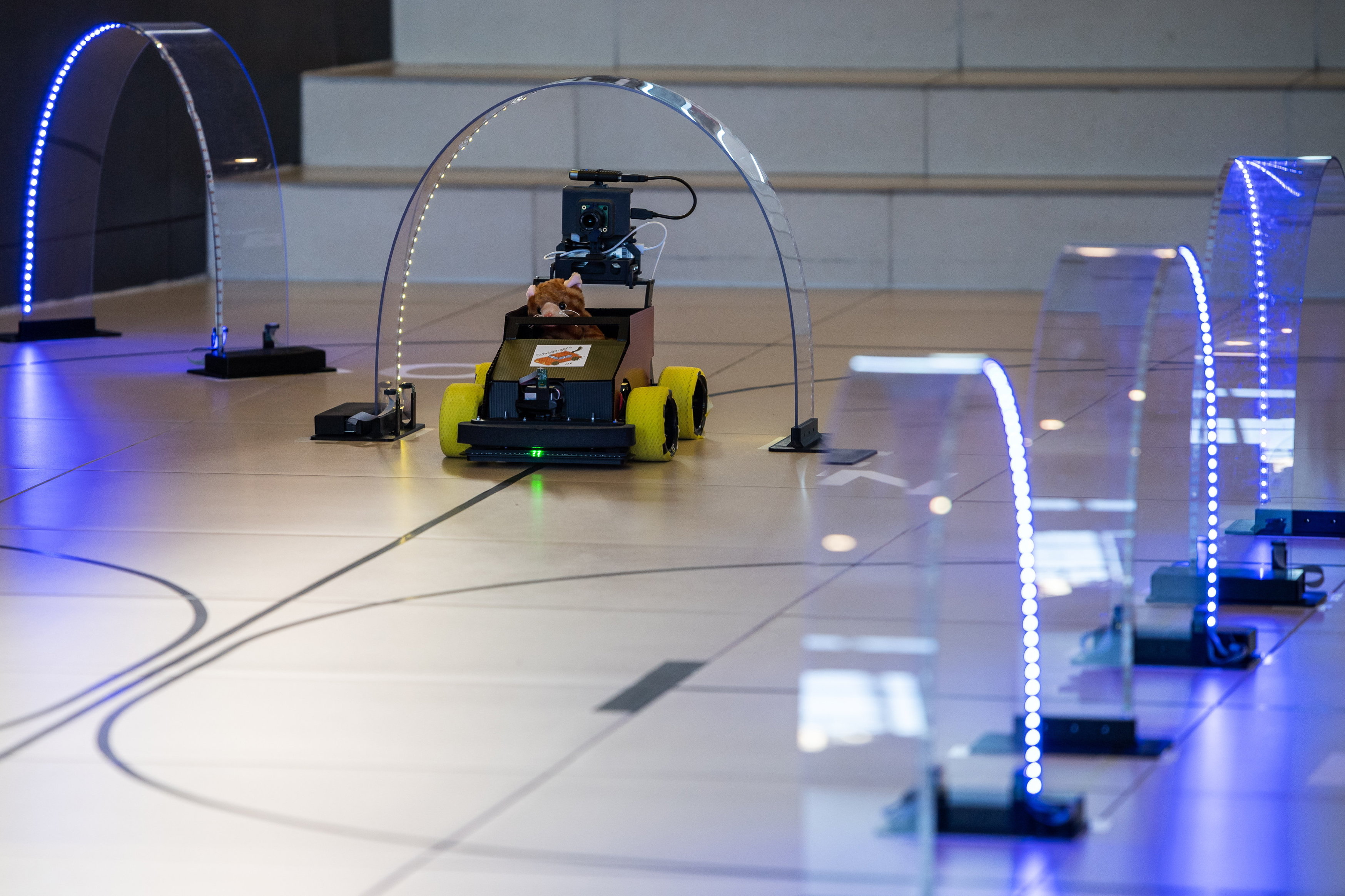 Futurisztikus robotautó verseny volt Budapesten galéria