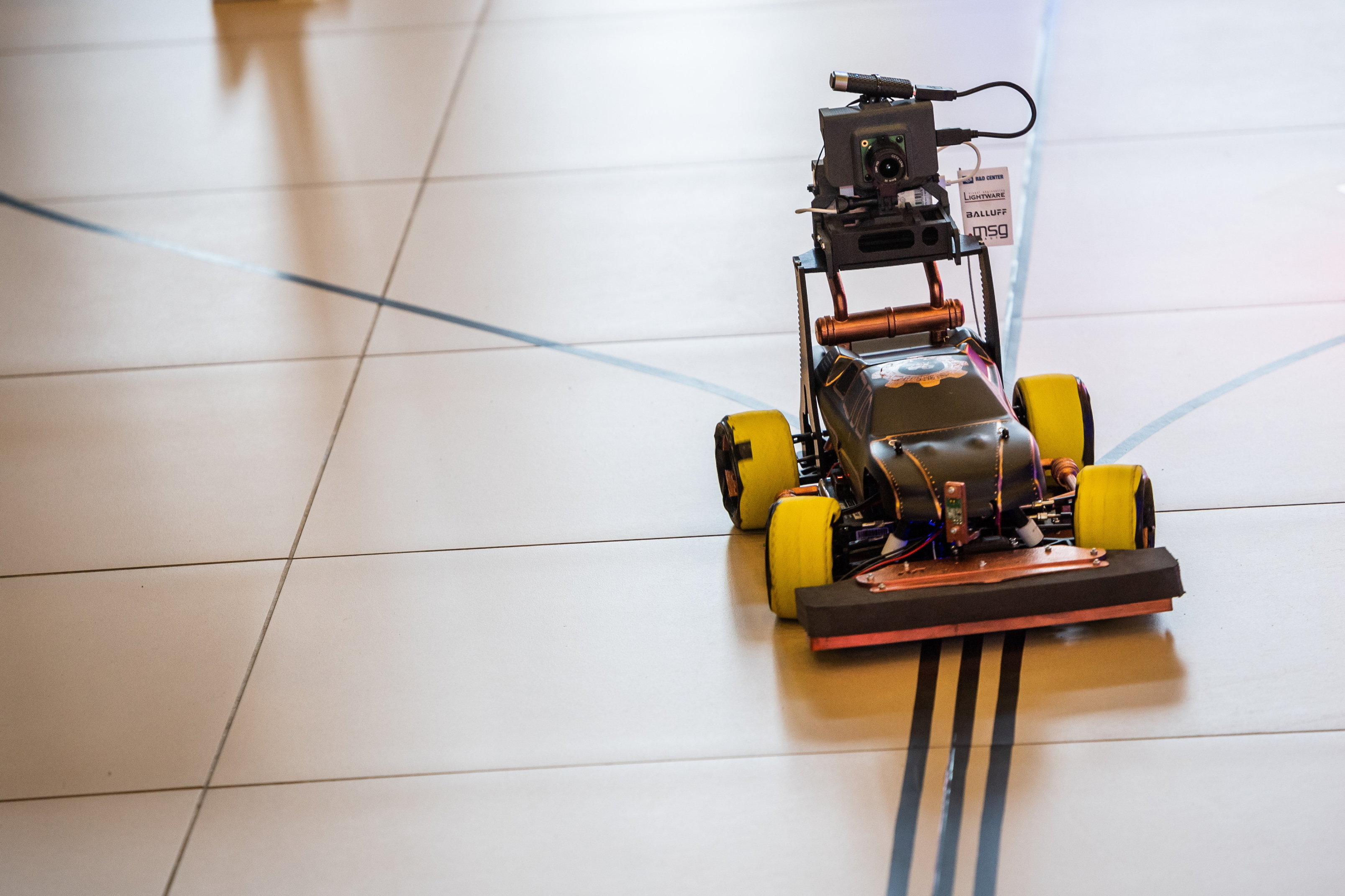 Futurisztikus robotautó verseny volt Budapesten galéria