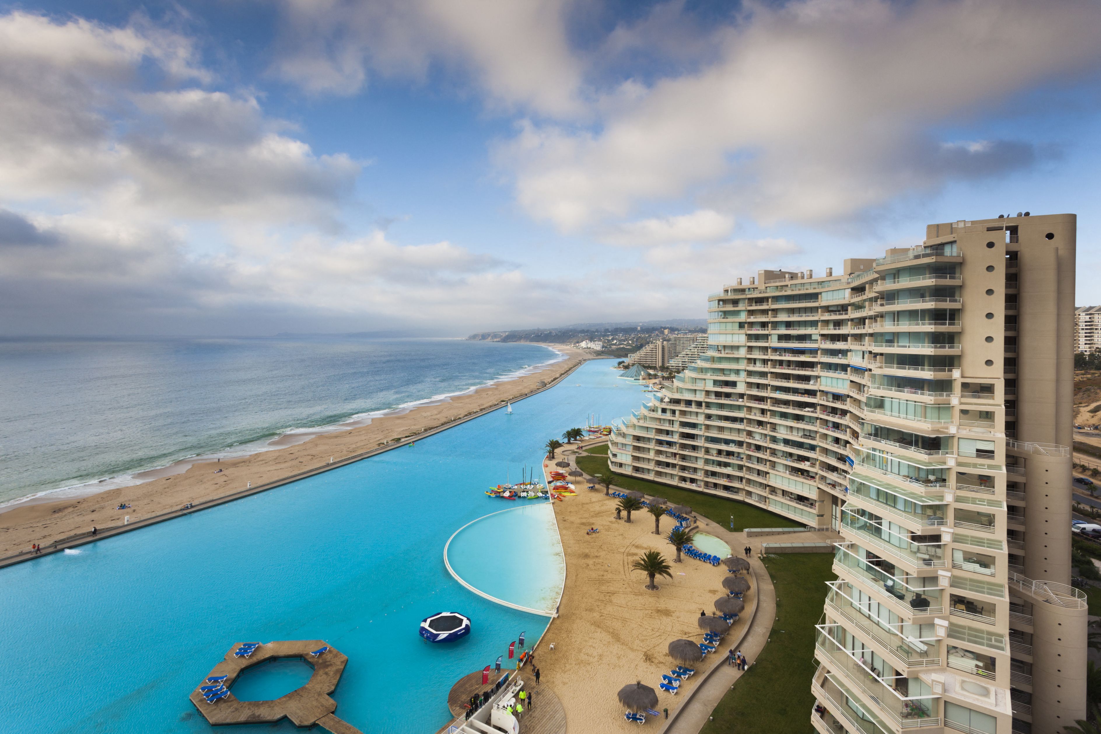 Бассейн сан альфонсо дель мар альгарробо чили. Река имеющая самый большой бассейн в мире. Сан-альфонсо-дель-мар бассейн. Бассейн сан альфонсо в чили. Сан альфонсо дель мар в чили бассейн.