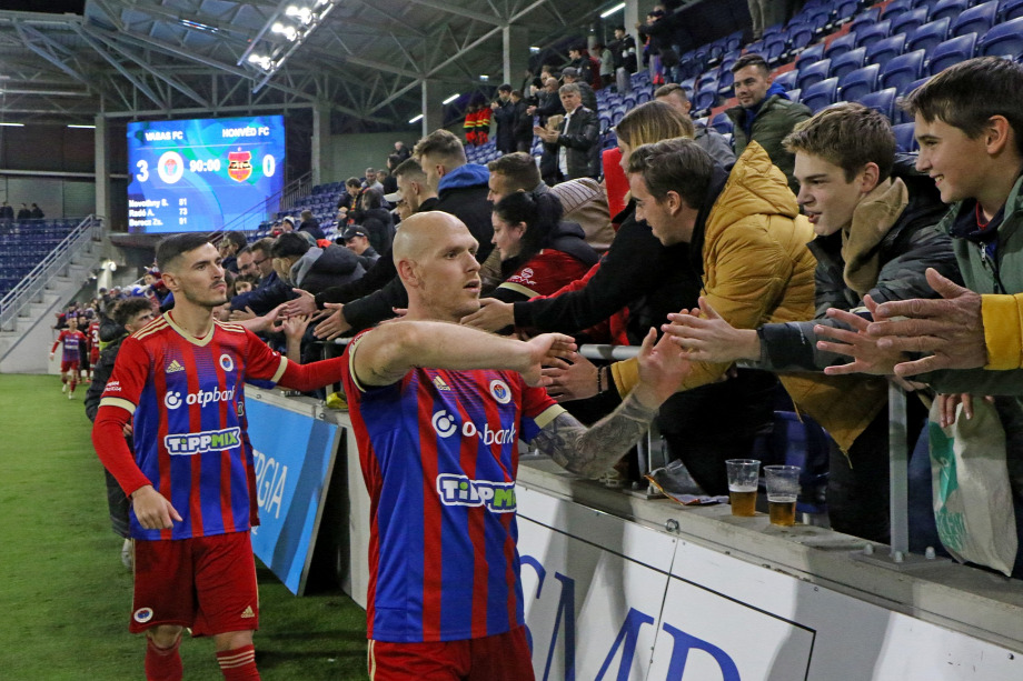 A Honvéd-szurkolóknak tartott lelkesítő beszédet a Vasas focistája